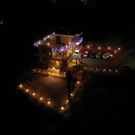 Hotel Magic Mountain,Mahābaleshwar Buitenkant foto